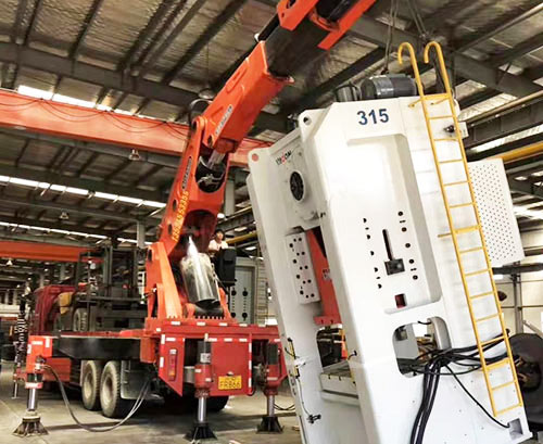 霞浦县附近随车吊出租，轻松解决运输难题