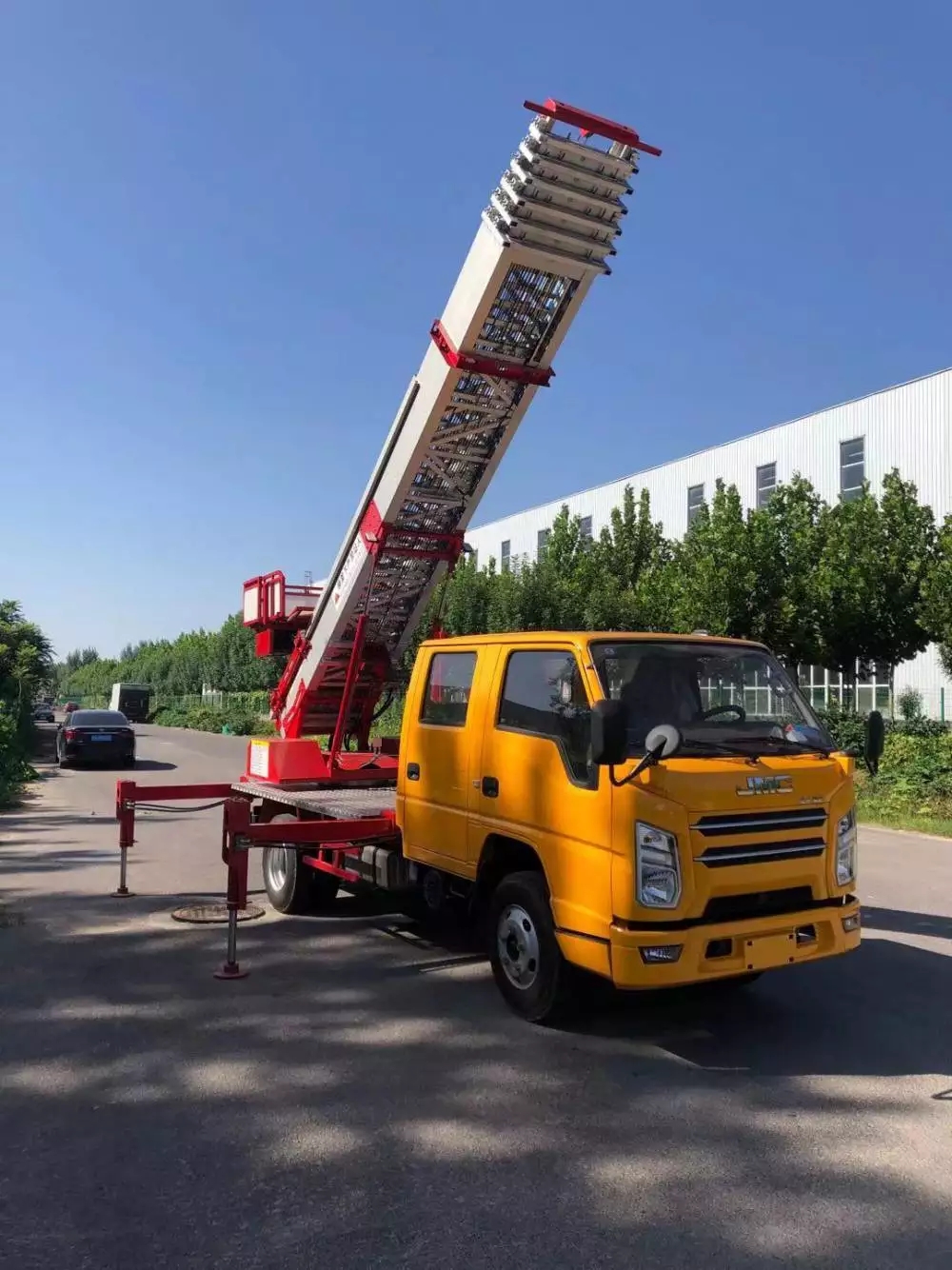霞浦县附近的云梯车出租服务：轻松解决高空作业需求