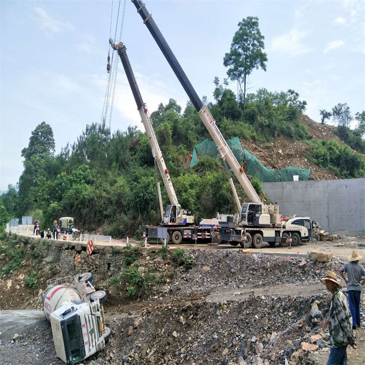 霞浦县汽车掉沟里叫吊车救援要多少钱